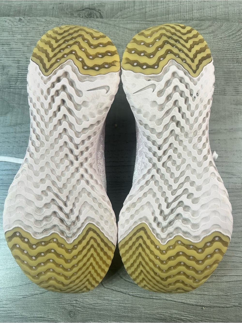 Nike Epic React Flyknit Size 10.5 Women’s Athletic Shoes - Pale Pink Knit - Picture 9 of 10